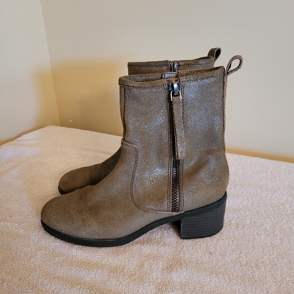 Clarks size 7 - Picture 1 of 12